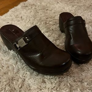 Tommy Hilfiger clogs in dark brown